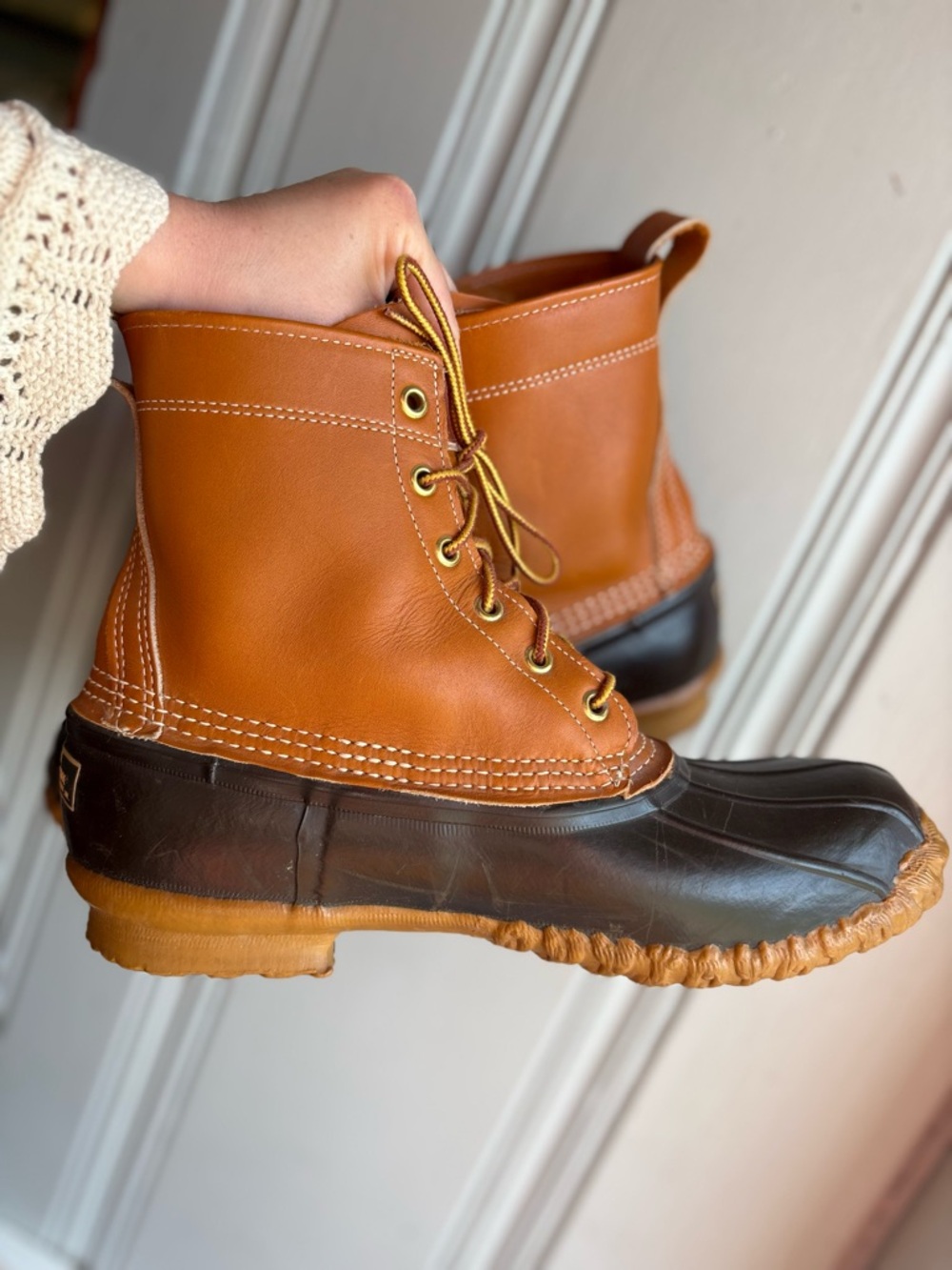 Women’s size 10 L.L.Bean Classic Two-Tone Duck Boots in Brown and Black Lace Up - Picture 6 of 10